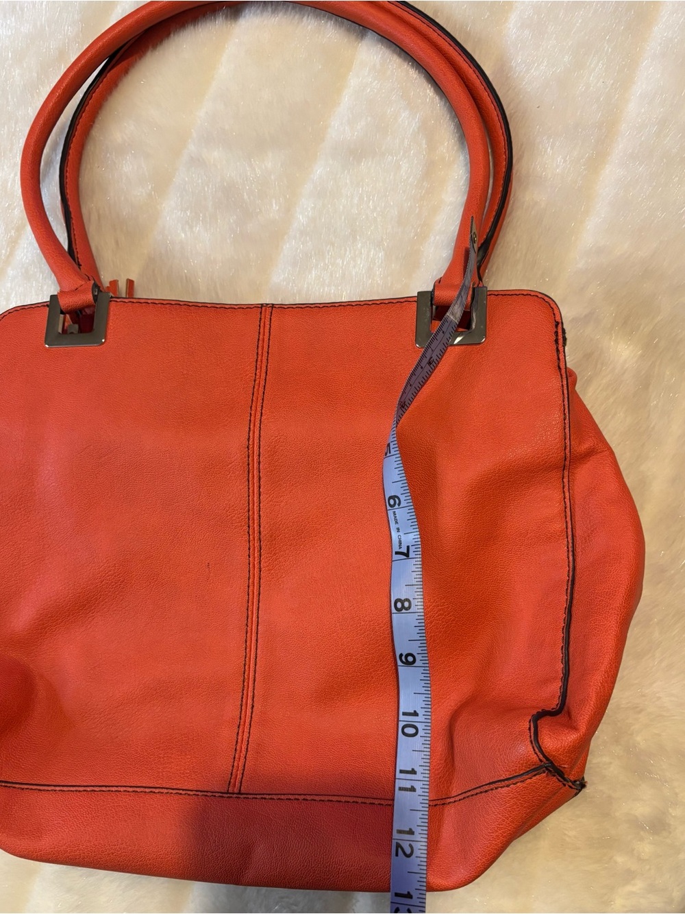 Liz Claiborne Women's Shoulder Bag in Coral Orange Leather-Style - Picture 7 of 16
